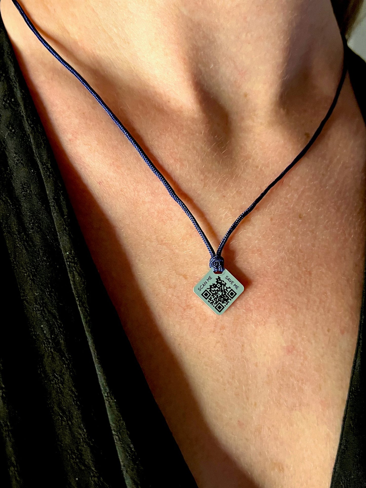 Qoeur. Collier médical d'urgence. Interchangeable - Bleu marine. - Qoeur.fr