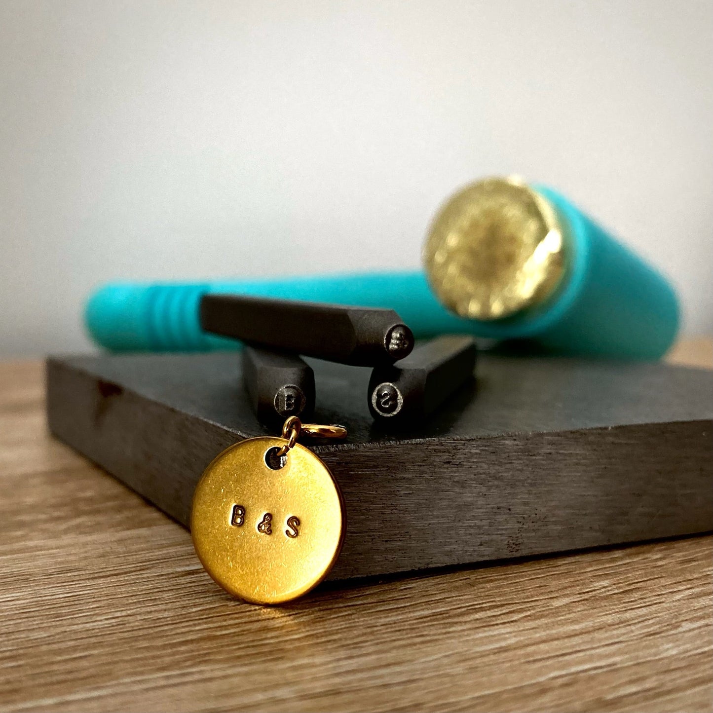 Qœur chez vous. Médaille charm interchangeable. Prénom / surnom. - Qoeur.fr