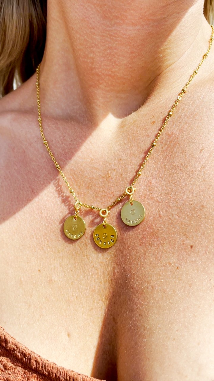 QCV. Colliers avec médailles charms. Interchangeables & personnalisables. - Qoeur.fr