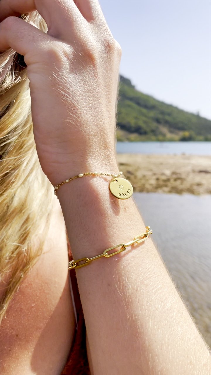 Qœur chez vous. Bracelets personnalisables. Grandes et petites médailles. - Qoeur.fr