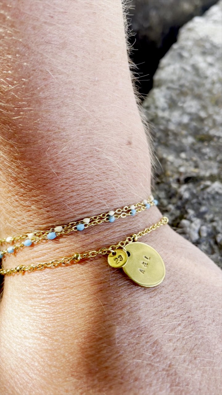 Qœur chez vous. Bracelets personnalisables. Grandes et petites médailles. - Qoeur.fr