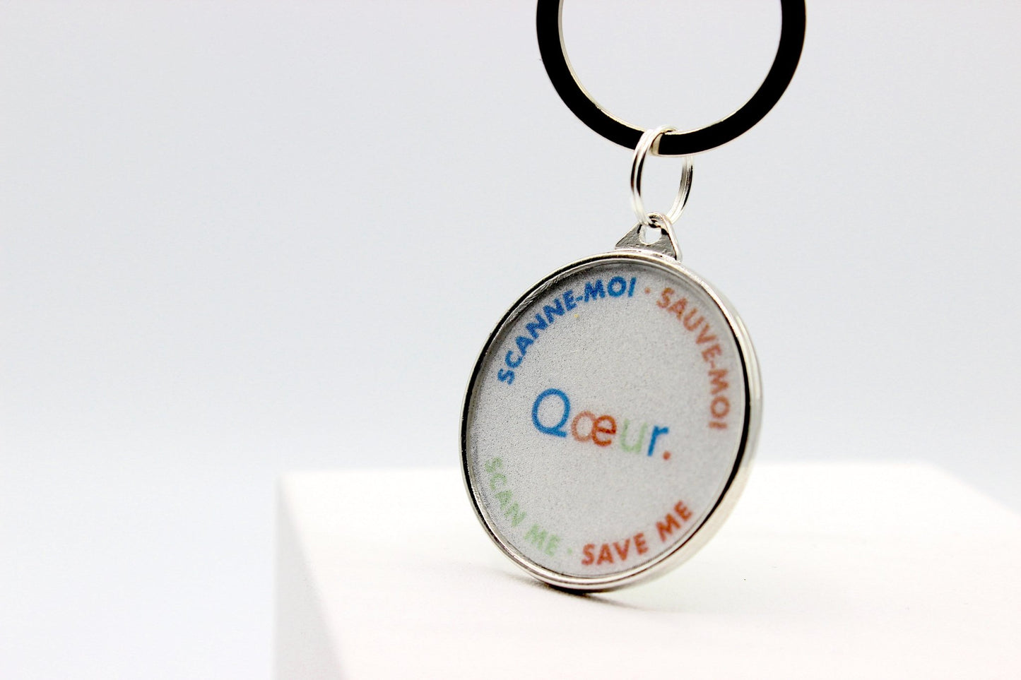 Qoeur. Médaille réfléchissante d'urgence. Chien - Smile / blanc. - Qoeur.fr