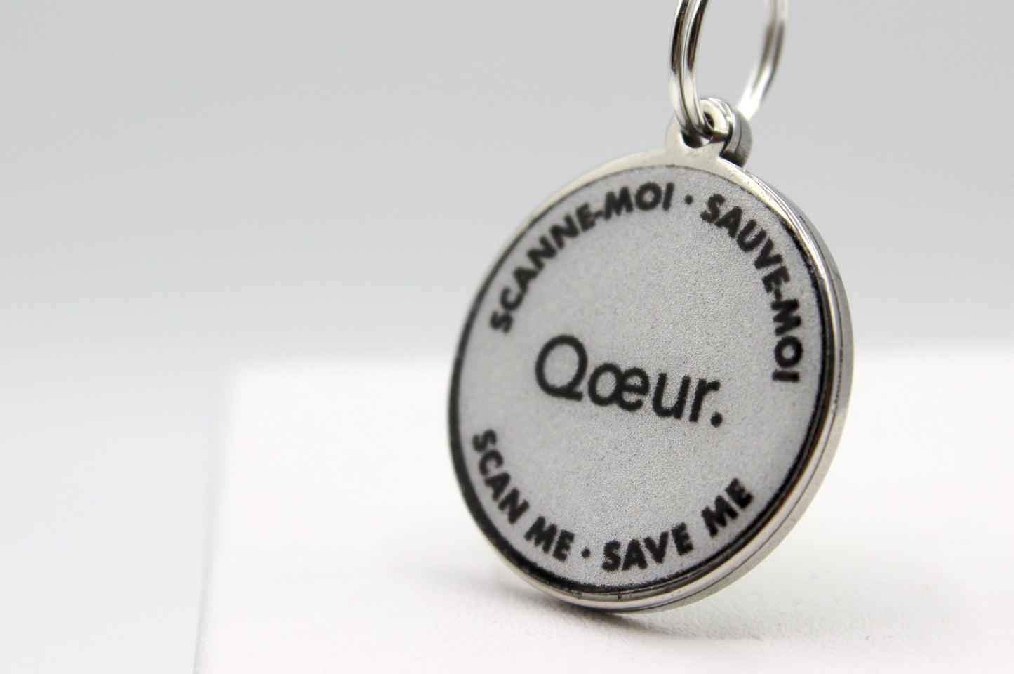 Qoeur. Médaille réfléchissante d'urgence. Chat - Smile / blanc. - Qoeur.fr