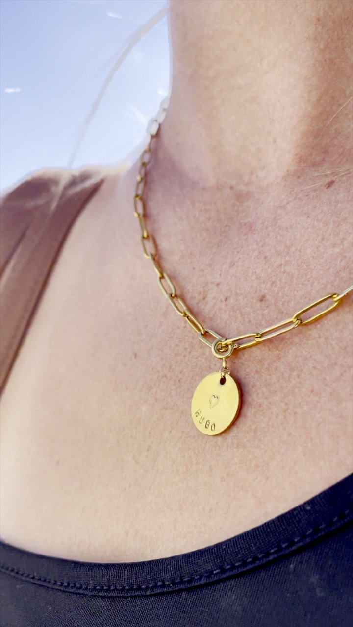QCV. Colliers avec médailles charms. Interchangeables & personnalisables. - Qoeur.fr