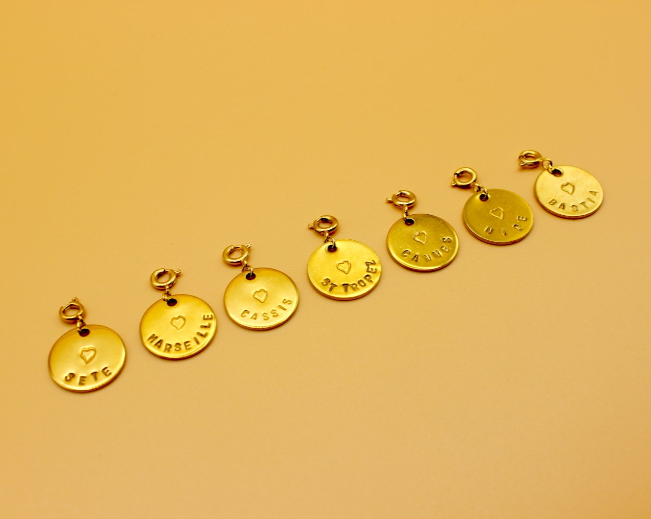 Qœur chez vous. Médaille charm interchangeable. Destination. - Qoeur.fr