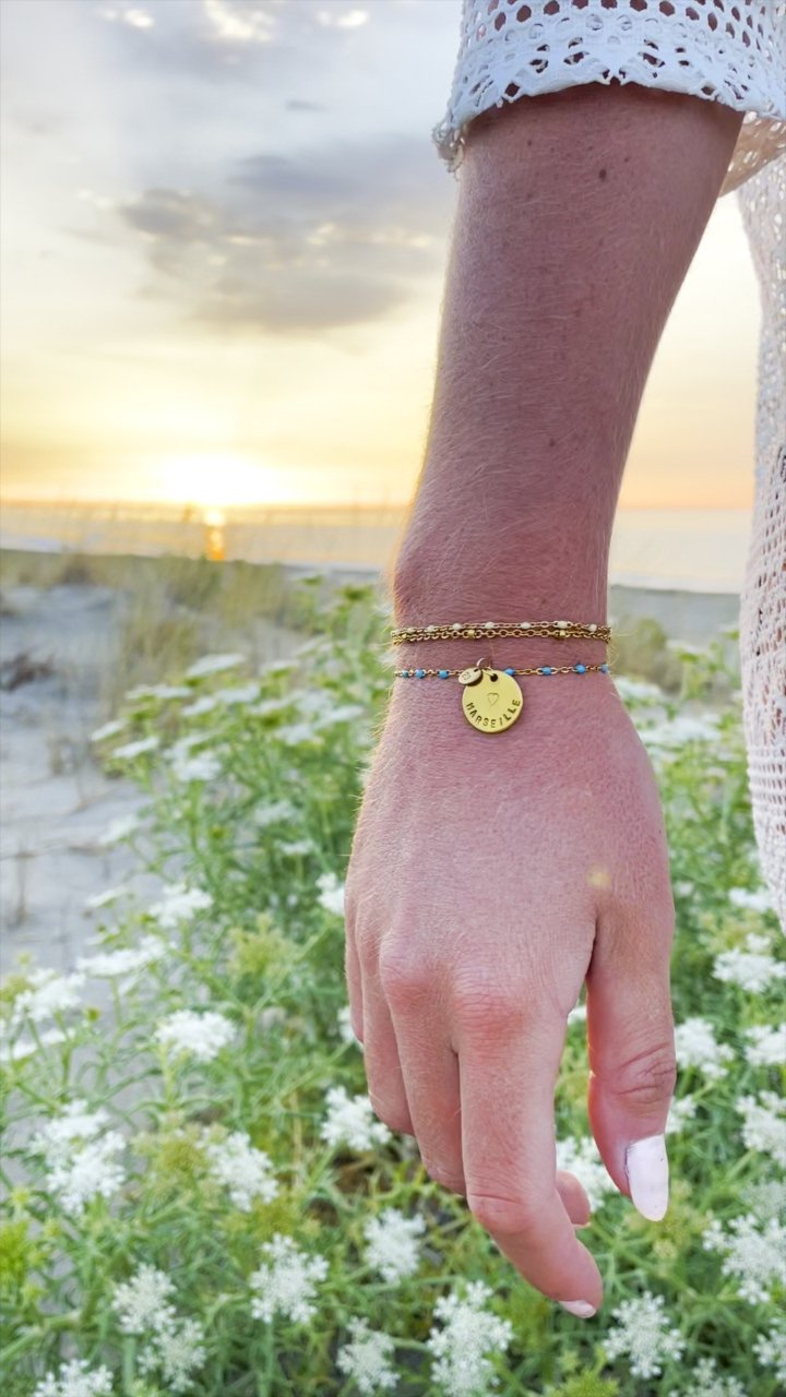 Qœur chez vous. Bracelets personnalisables. Grandes et petites médailles. - Qoeur.fr
