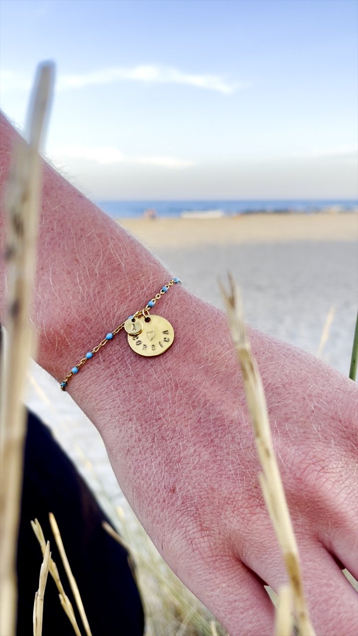 Qœur chez vous. Bracelets personnalisables. Grandes et petites médailles. - Qoeur.fr