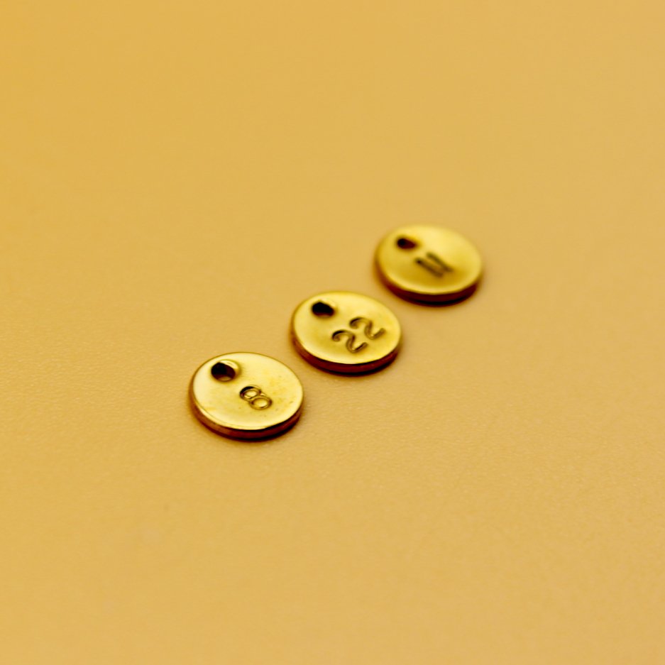 Qœur chez vous. Bracelets personnalisables. Petites médailles. - Qoeur.fr