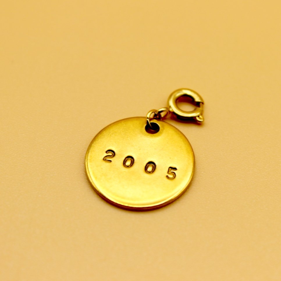 Qœur chez vous. Médaille charm interchangeable. Date. - Qoeur.fr