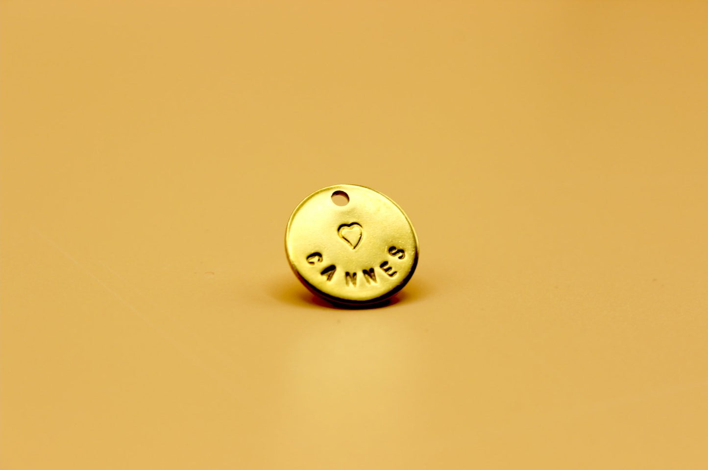 Qœur chez vous. Médaille charm interchangeable. Destination. - Qoeur.fr