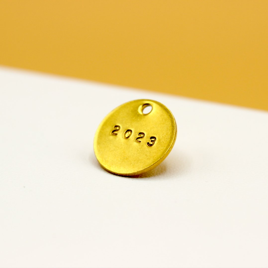 Qœur chez vous. Médaille charm interchangeable. Date. - Qoeur.fr