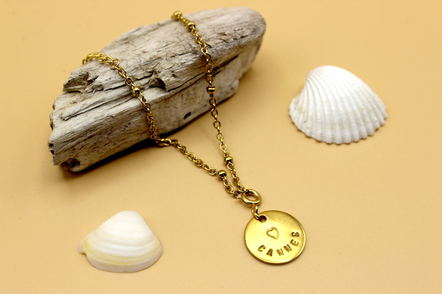 QCV. Colliers avec médailles charms. Interchangeables & personnalisables. - Qoeur.fr