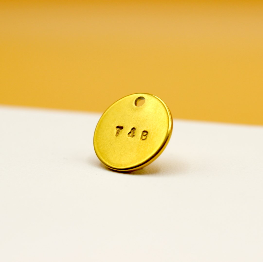 Qœur chez vous. Médaille charm interchangeable. Initiales. - Qoeur.fr