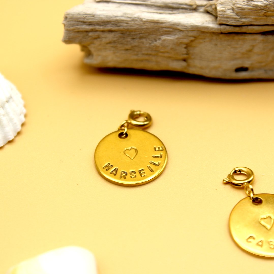Qœur chez vous. Médaille charm interchangeable. Destination. - Qoeur.fr