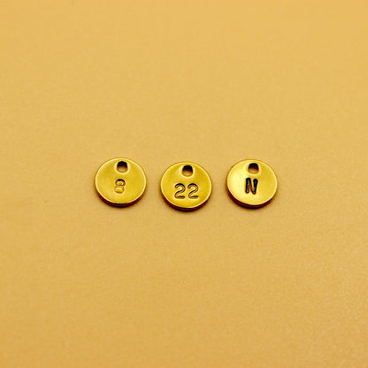 Qœur chez vous. Colliers personnalisables. Petites médailles. - Qoeur.fr